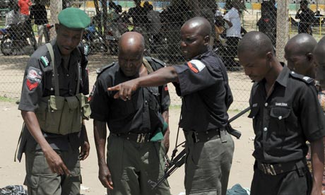 BUSTED!! Soldiers Beat Policemen Extorting Motorists, Cyclists On Aba Road (Watch Video)