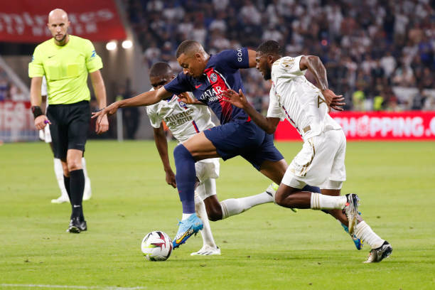 Mbappe drags two players to their goal post in the match at Lyon today