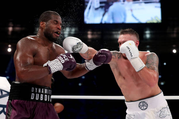 Olexandr Usyk punches Daniel Dubois